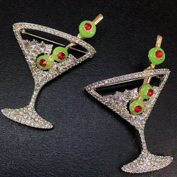 Brooch Pin   Martini Design Clothing Blouse Backpack - Picture 1 of 2